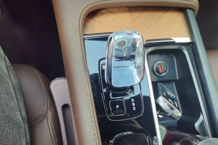 Used Volvo XC90 2023 B6 Zhiyi Luxury Edition 7-Seater Gear Lever