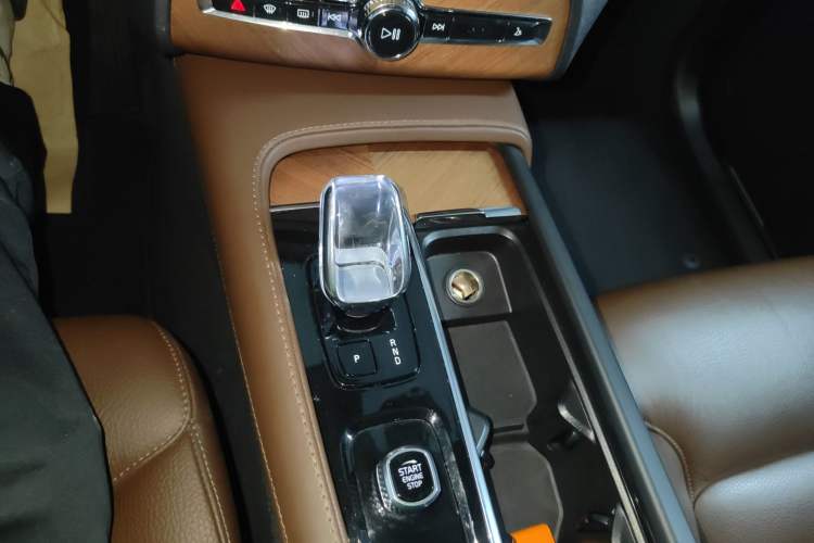 Used Volvo XC90 2023 B6 Zhiyi Luxury Edition 7-Seater Gear Lever
