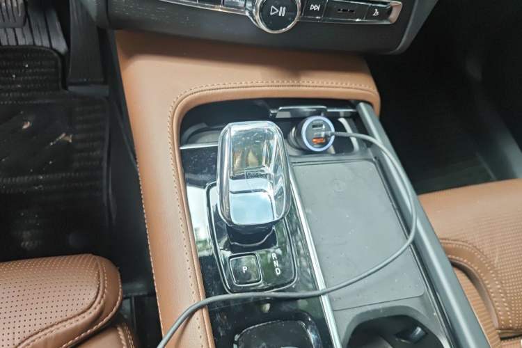 Used Volvo XC90 2023 B6 Zhiya Luxury 7-Seater Gear Lever