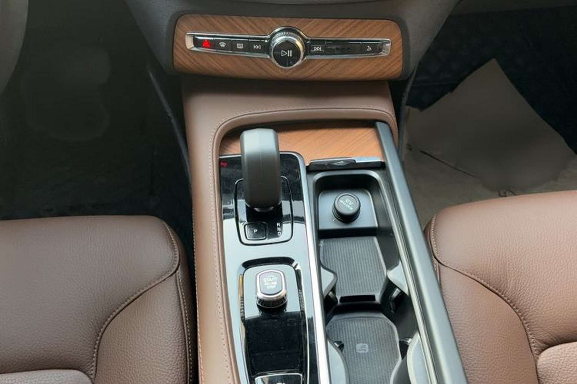 Used Volvo XC90 2023 B5 SmartDrive Luxury Edition 7 Seats Gear Lever