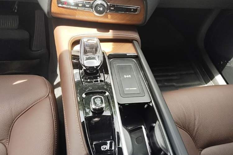 Used Volvo XC90 2023 B6 Zhiyi Luxury Edition 7-Seater Gear Lever