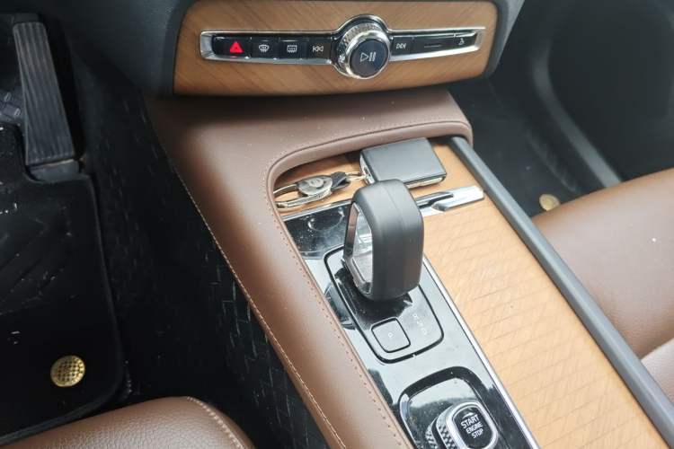 Used Volvo XC90 2023 B6 Zhiyi Luxury Edition 7-Seater Gear Lever