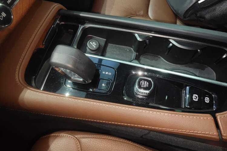 Used Volvo XC90 2023 B6 Zhiyi Luxury Edition 7-Seater Gear Lever