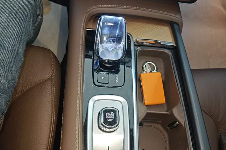 Used Volvo XC90 2023 B5 SmartDrive Luxury Edition 5 Seats Gear Lever