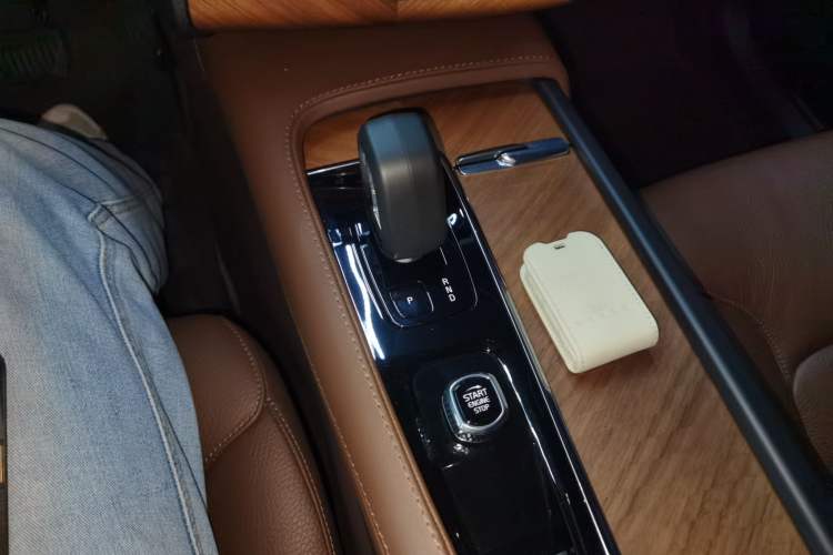 Used Volvo XC90 2023 B6 Zhiyi Luxury Edition 7-Seater Gear Lever