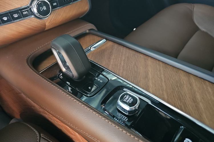 Used Volvo XC90 2023 B6 Zhiyi Luxury Edition 7-Seater Gear Lever