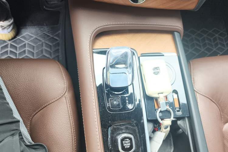 Used Volvo XC90 2023 B6 Zhiyi Luxury Edition 7-Seater Gear Lever