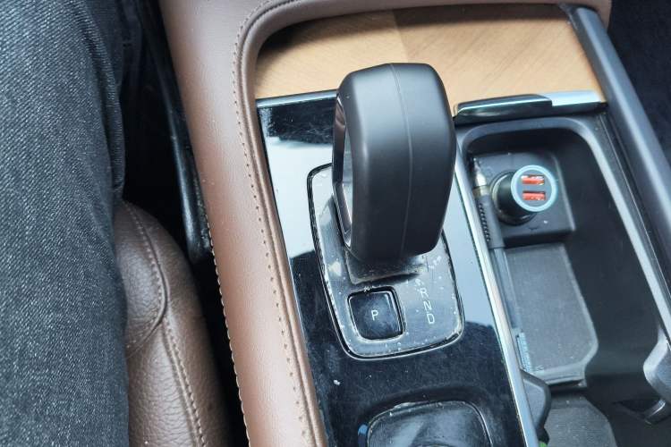 Used Volvo XC90 2023 B6 Zhiyi Luxury Edition 7-Seater Gear Lever
