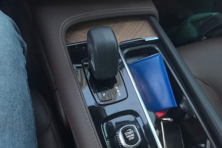 Used Volvo XC90 2023 B6 Zhiyi Luxury Edition 7-Seater Gear Lever