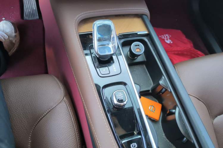 Used Volvo XC90 2023 B6 Zhiyi Luxury Edition 7-Seater Gear Lever