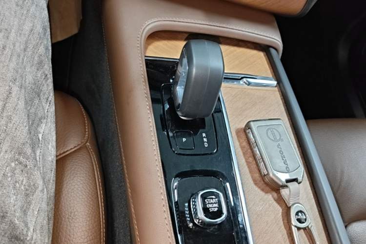 Used Volvo XC90 2023 B5 SmartDrive Luxury Edition 7 Seats Gear Lever