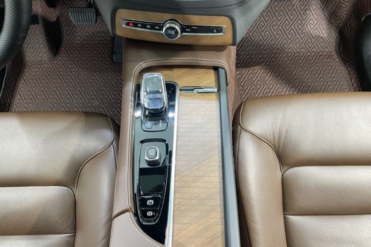 Used Volvo XC90 2023 B6 Zhiyi Luxury Edition 7-Seater Gear Lever