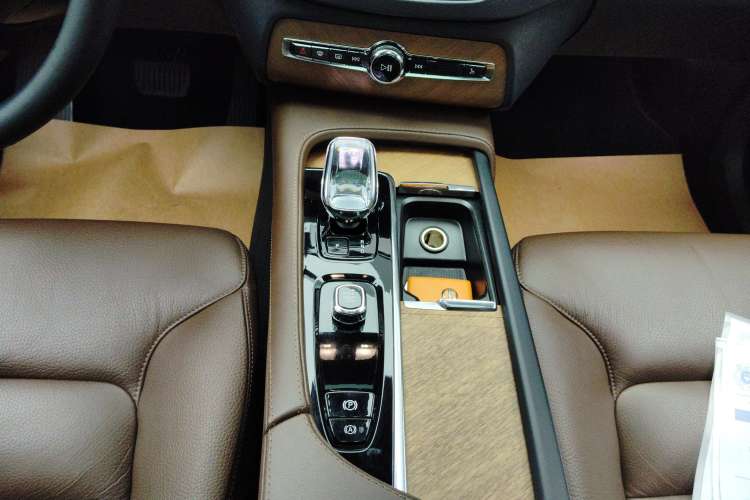 Used Volvo XC90 2023 B6 Zhiyi Luxury Edition 7-Seater Gear Lever