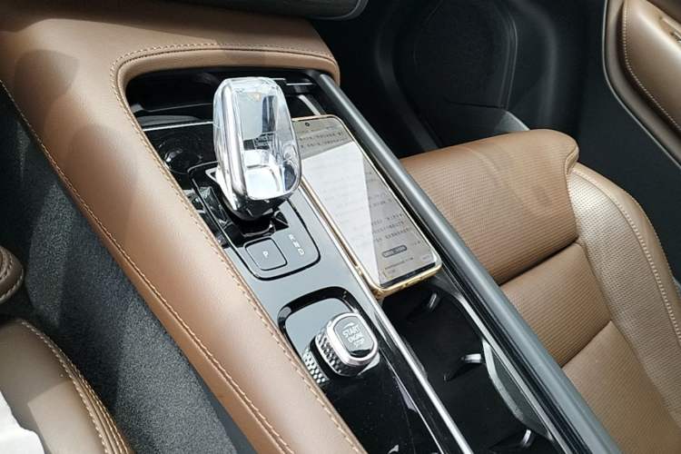 Used Volvo XC90 2023 B6 Zhiya Luxury 7-Seater Gear Lever