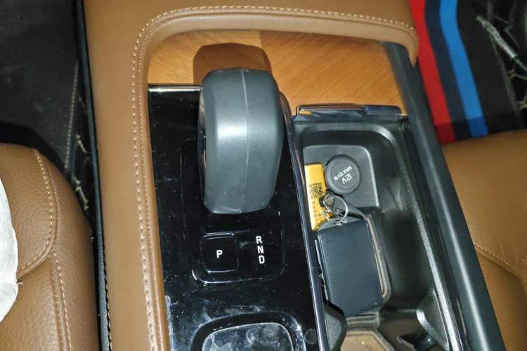 Used Volvo XC90 2023 B6 Zhiyi Luxury Edition 7-Seater Gear Lever