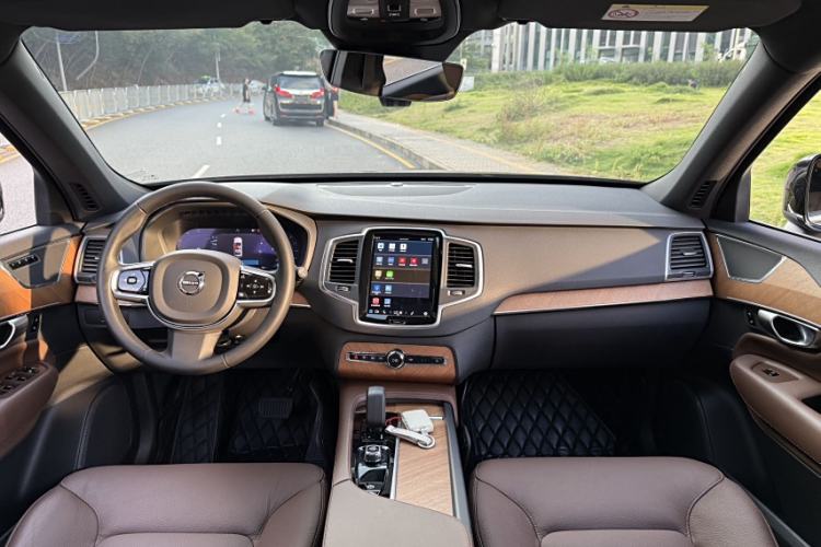 Used Volvo XC90 2023 B5 SmartDrive Luxury Edition 5 Seats Interior 1