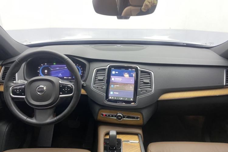 Used Volvo XC90 2023 B5 SmartDrive Luxury Edition 5 Seats Interior 1