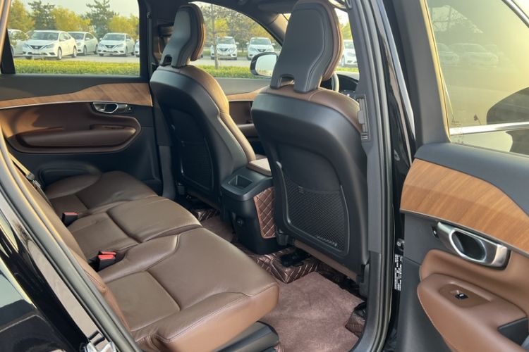 Used Volvo XC90 2023 B5 SmartDrive Luxury Edition 5 Seats Interior 11