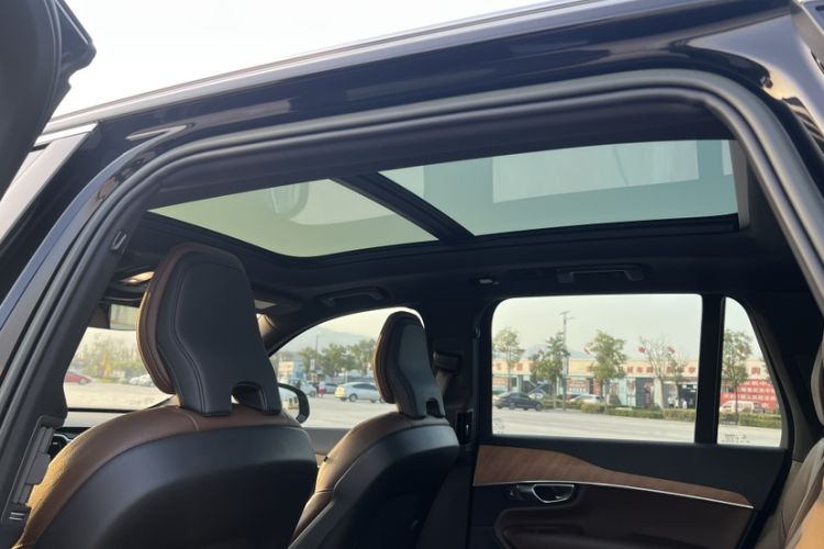 Used Volvo XC90 2023 B5 SmartDrive Luxury Edition 5 Seats Interior 12