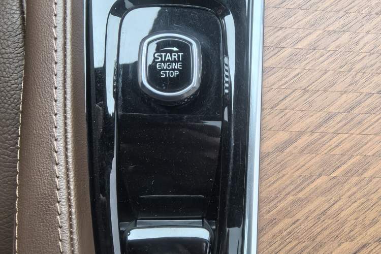 Used Volvo XC90 2023 B5 SmartDrive Luxury Edition 5 Seats Interior 12