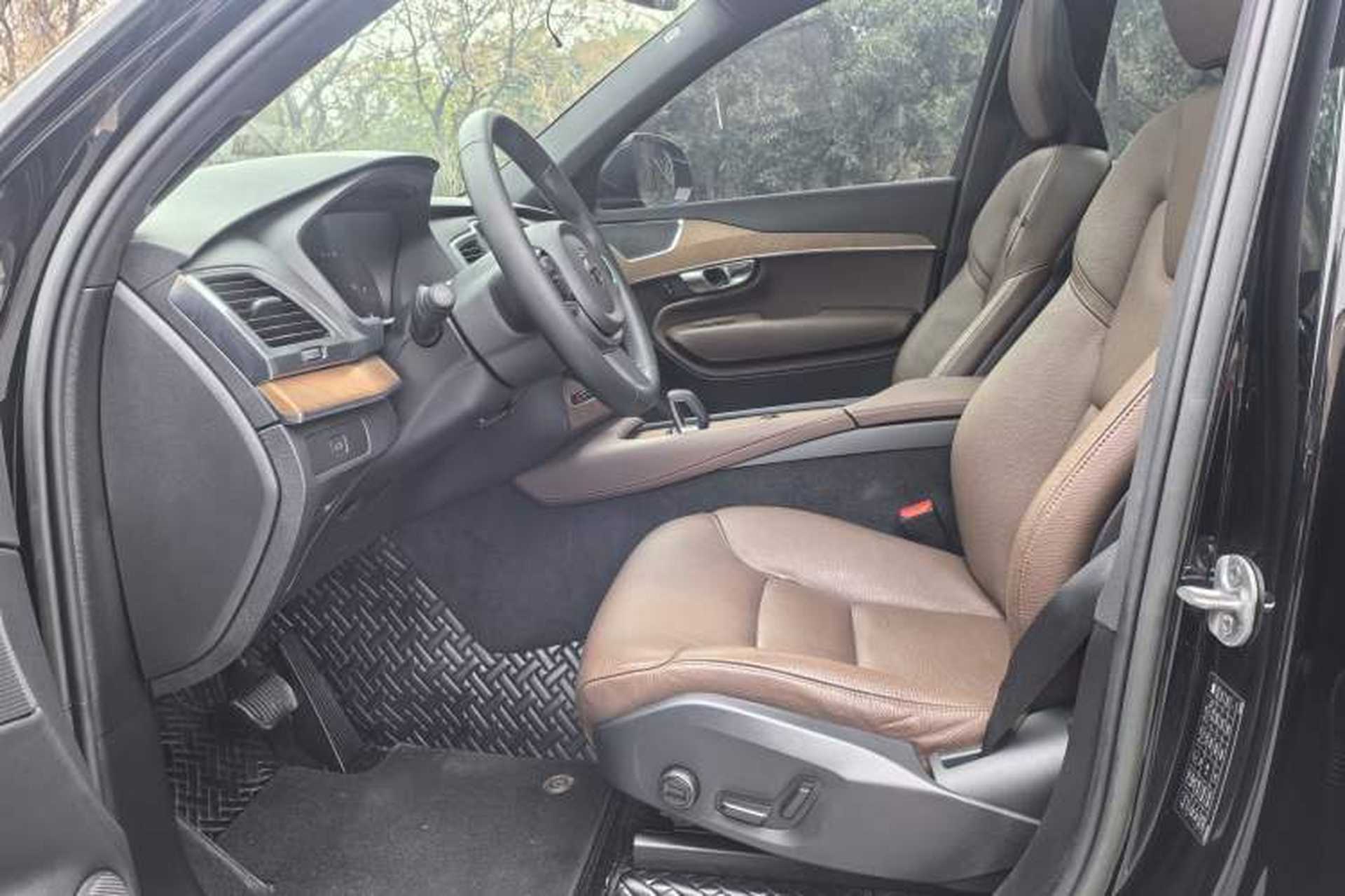 Used Volvo XC90 2023 B5 SmartDrive Luxury Edition 5 Seats Interior 13