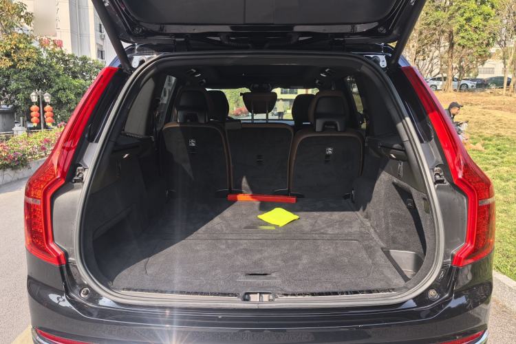 Used Volvo XC90 2023 B5 SmartDrive Luxury Edition 5 Seats Interior 14