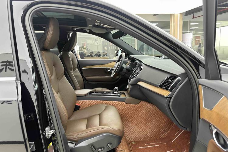 Used Volvo XC90 2023 B6 Zhiyi Luxury Edition 7-Seater Interior 2