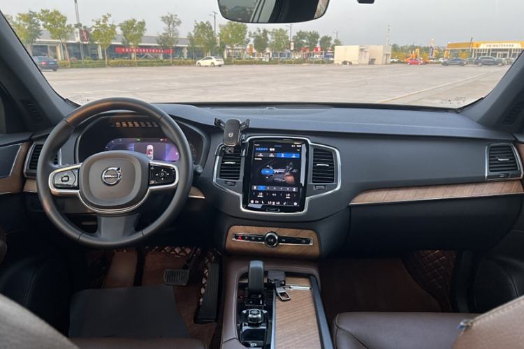 Used Volvo XC90 2023 B5 SmartDrive Luxury Edition 5 Seats Interior 2