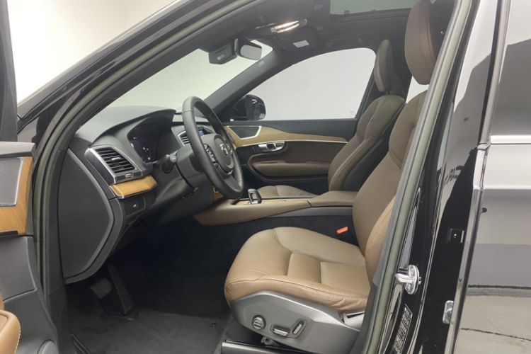 Used Volvo XC90 2023 B5 SmartDrive Luxury Edition 5 Seats Interior 2
