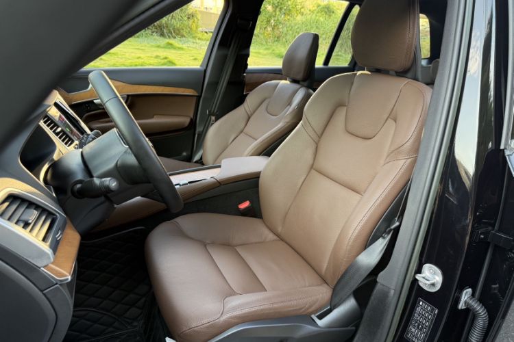 Used Volvo XC90 2023 B5 SmartDrive Luxury Edition 5 Seats Interior 4