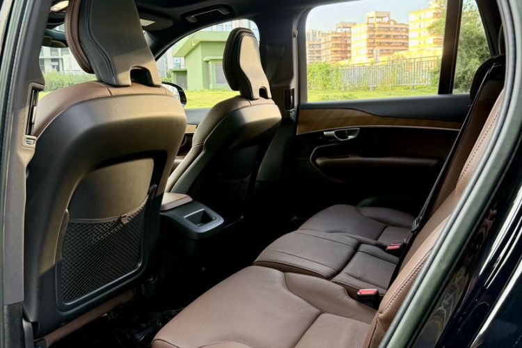 Used Volvo XC90 2023 B5 SmartDrive Luxury Edition 5 Seats Interior 6