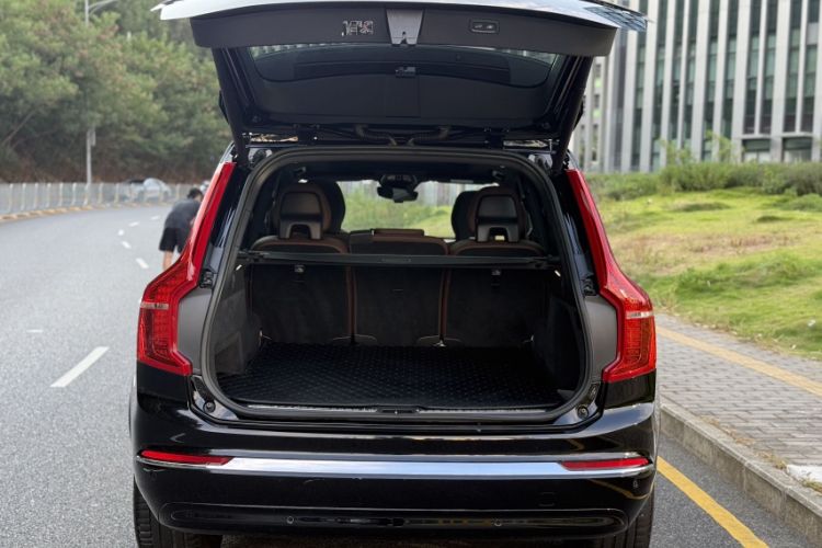 Used Volvo XC90 2023 B5 SmartDrive Luxury Edition 5 Seats Interior 7