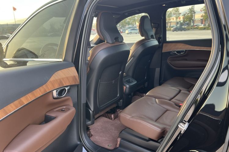 Used Volvo XC90 2023 B5 SmartDrive Luxury Edition 5 Seats Interior 7