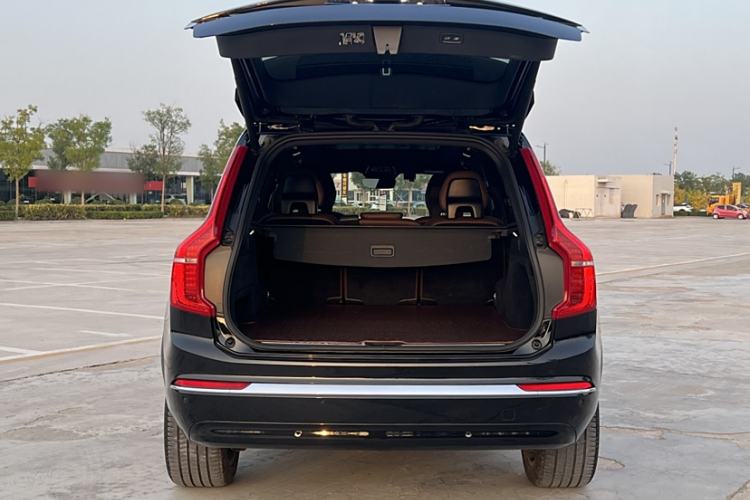 Used Volvo XC90 2023 B5 SmartDrive Luxury Edition 5 Seats Interior 8