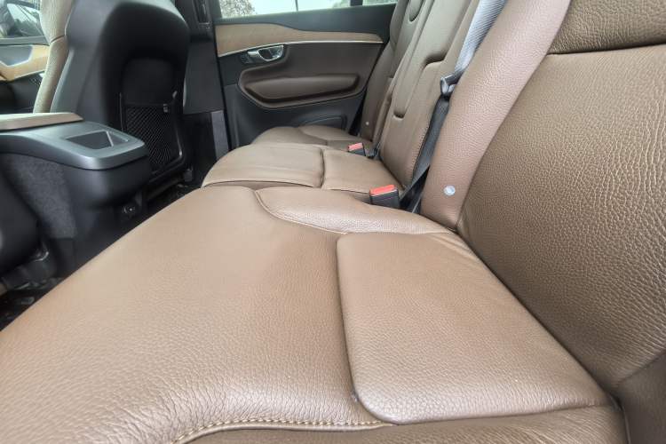 Used Volvo XC90 2023 B5 SmartDrive Luxury Edition 5 Seats Interior 8