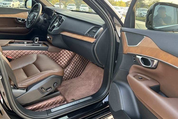 Used Volvo XC90 2023 B5 SmartDrive Luxury Edition 5 Seats Interior 9