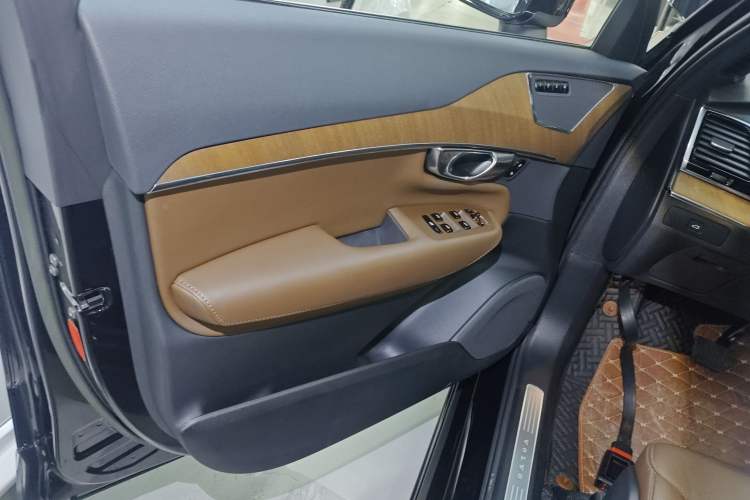 Used Volvo XC90 2023 B6 Zhiyi Luxury Edition 7-Seater Left Front Door Interior