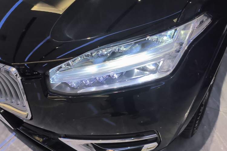 Used Volvo XC90 2023 B5 SmartDrive Luxury Edition 7 Seats Left Front Headlight