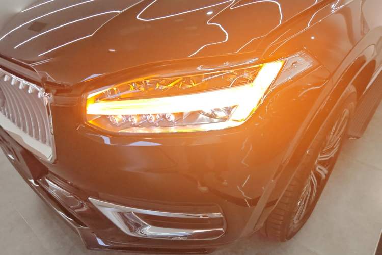 Used Volvo XC90 2023 B5 SmartDrive Luxury Edition 7 Seats Left Front Headlight