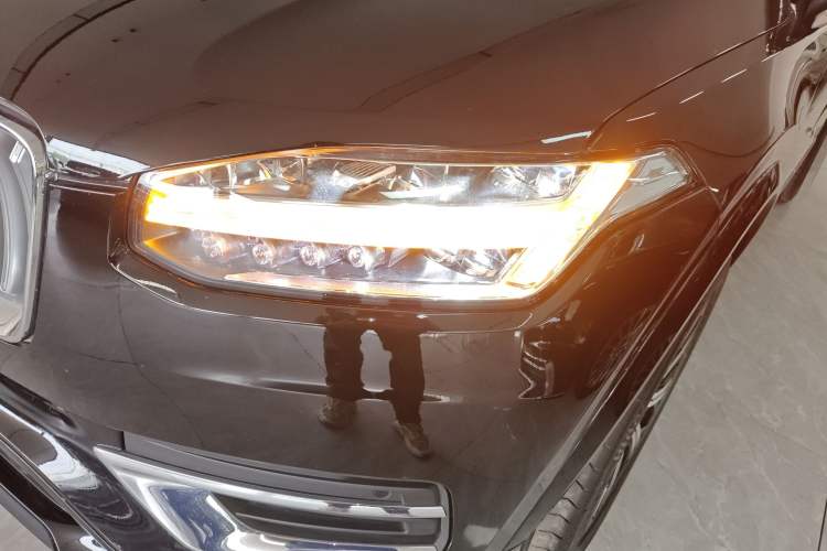 Used Volvo XC90 2023 B5 SmartDrive Luxury Edition 5 Seats Left Front Headlight