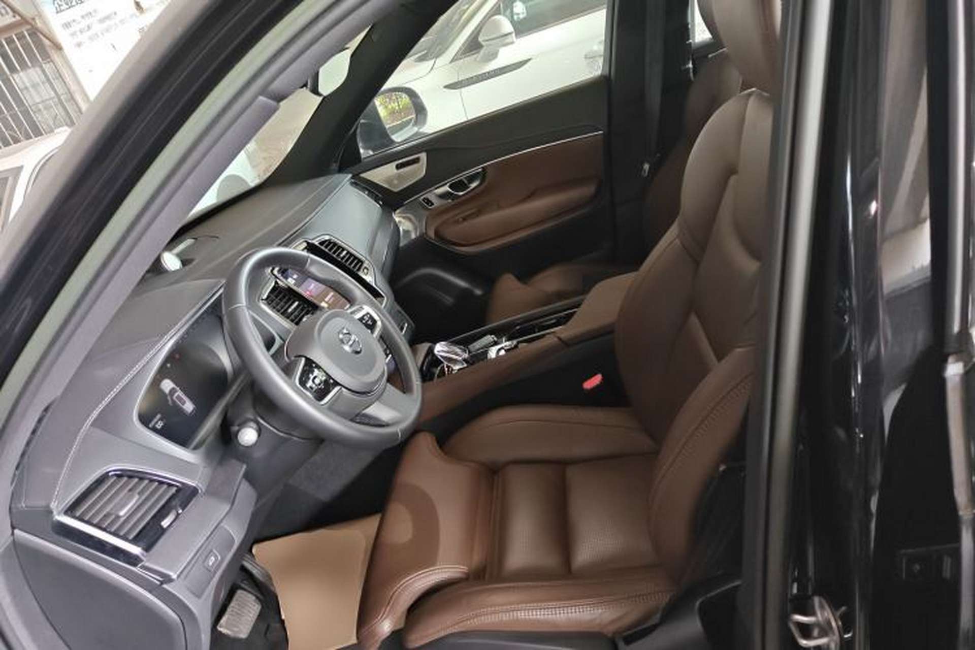 Used Volvo XC90 2023 B6 Zhiya Luxury 7-Seater Left Front Seat
