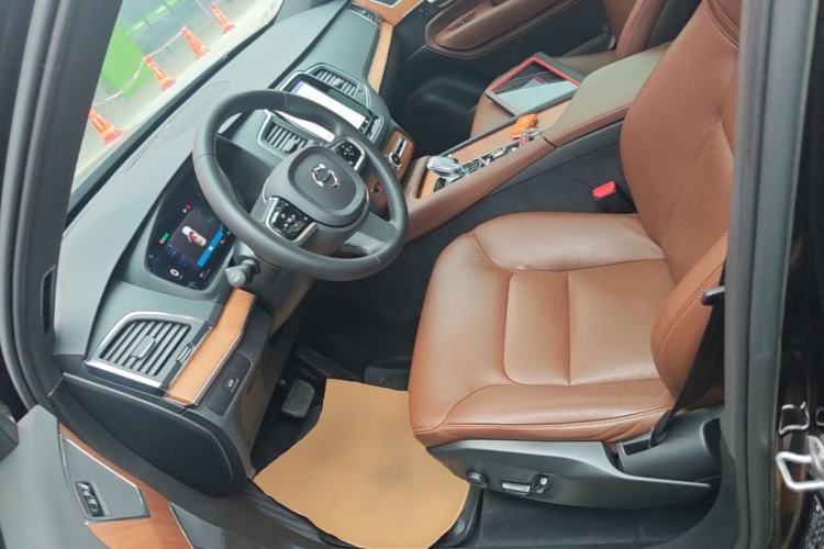 Used Volvo XC90 2023 B5 SmartDrive Luxury Edition 7 Seats Left Front Seat