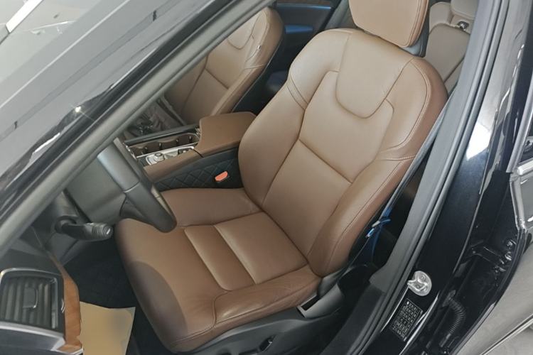 Used Volvo XC90 2023 B5 SmartDrive Luxury Edition 5 Seats Left Front Seat