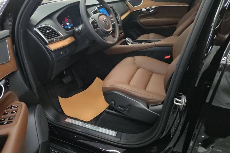 Used Volvo XC90 2023 B5 SmartDrive Luxury Edition 7 Seats Left Front Seat