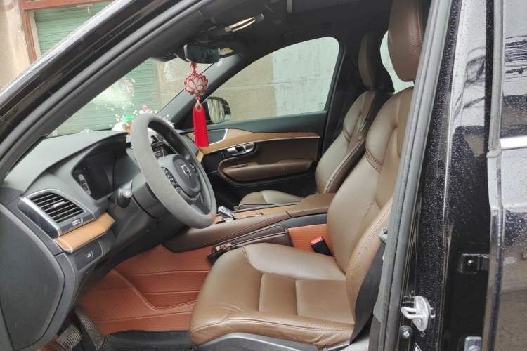 Used Volvo XC90 2023 B5 SmartDrive Luxury Edition 5 Seats Left Front Seat
