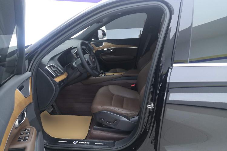Used Volvo XC90 2023 B5 SmartDrive Luxury Edition 5 Seats Left Front Seat