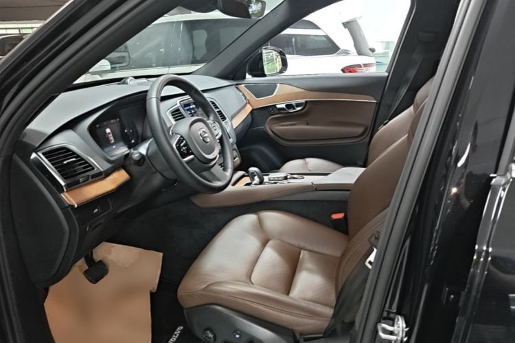 Used Volvo XC90 2023 B5 SmartDrive Luxury Edition 7 Seats Left Front Seat