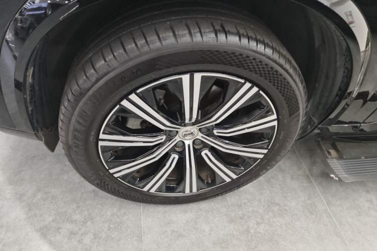 Used Volvo XC90 2023 B5 SmartDrive Luxury Edition 7 Seats Left Front Wheel Hub