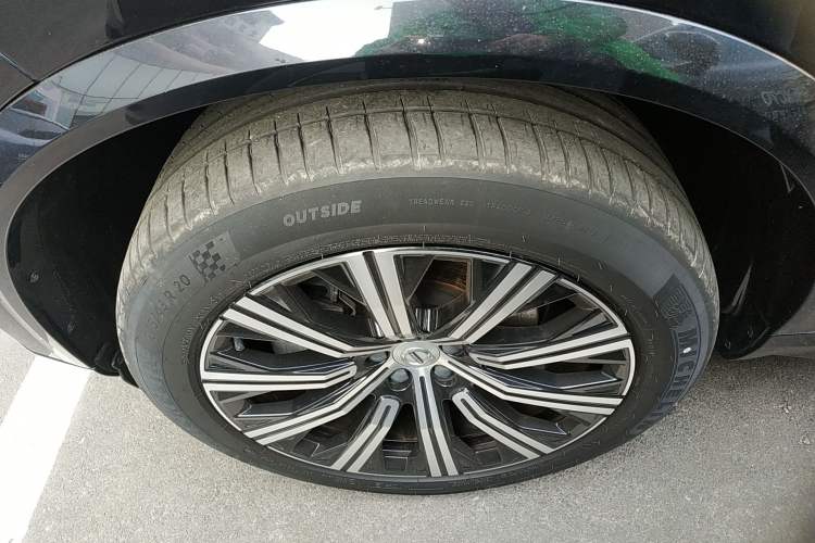 Used Volvo XC90 2023 B6 Zhiya Luxury 7-Seater Left Front Wheel Hub
