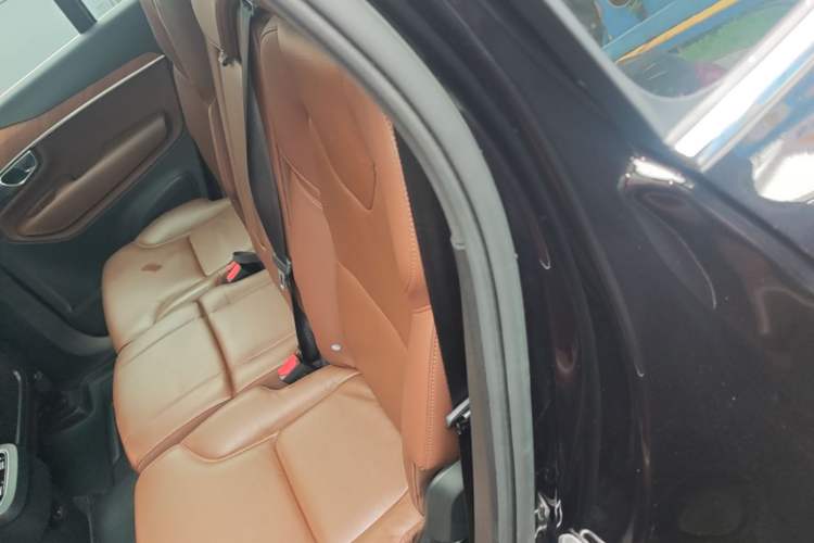Used Volvo XC90 2023 B5 SmartDrive Luxury Edition 7 Seats Left Rear Seat